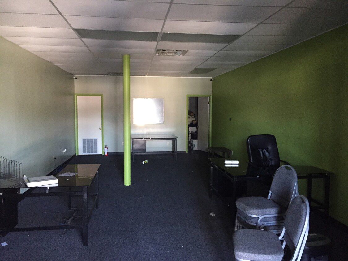 Retail/Medical Spaces For Lease: 1440 Dunn Ave, Jacksonville, FL 32218